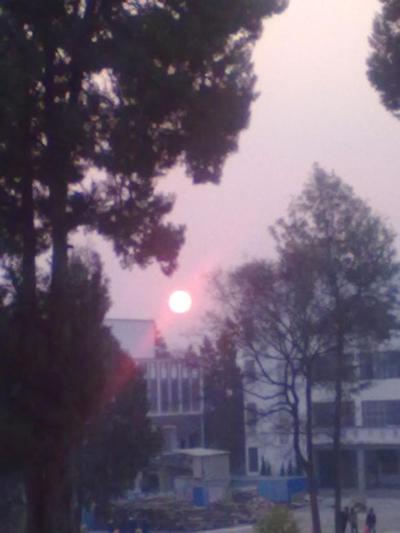 洱海地震后太阳变色.jpg