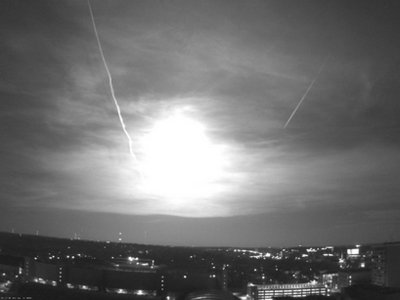 美国中西部各州夜空现巨大火球 持续时间长大15分钟.jpg